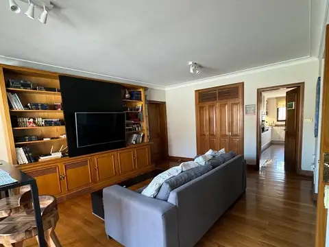 Departamento 8 ambientes con 4 baños