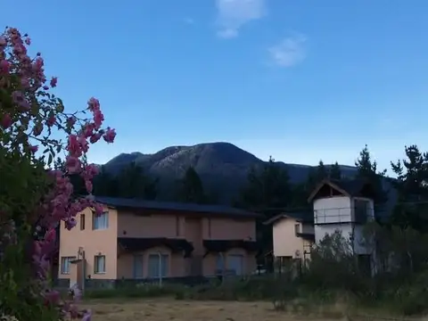 Cabañas / Hotel en  Venta vista a las montañas a cudaras de la Laguna Huemul