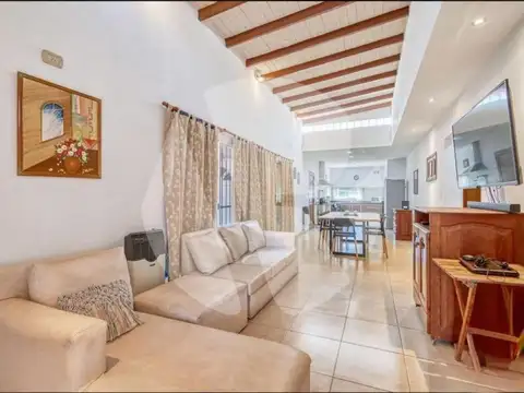 Vicente Lopez  al 1100 Pilar