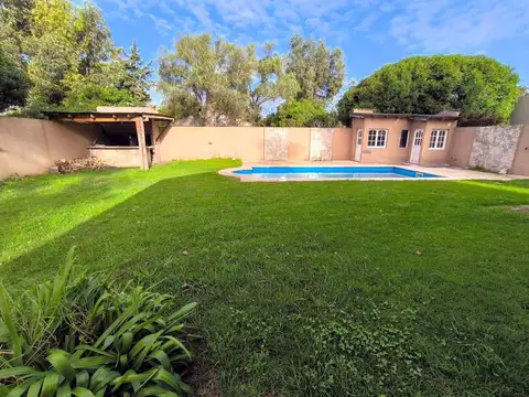 Venta Casa 3 ambientes c/pileta barrio Parque