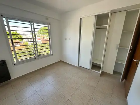 2 AMBIENTES CON COCHERA