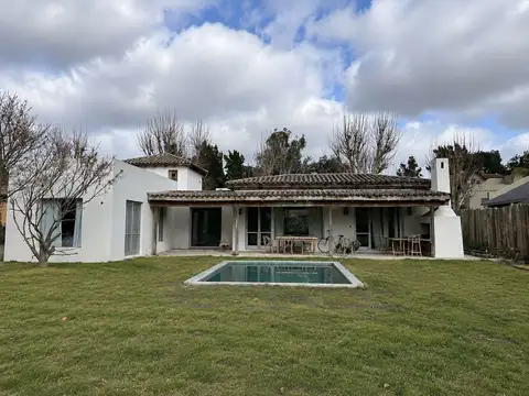 Casa con dos dormitorios - Resuelta en una sola planta - En venta en Santa María de Tigre