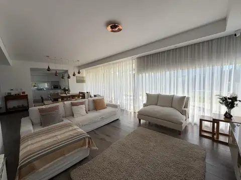 Casa en venta de 3 dormitorios en Barrio San Sebastián - Funes