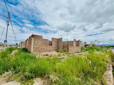 VENTA CASA EN OBRA BARRIO VILLA OLIVOS I ESQUINA 