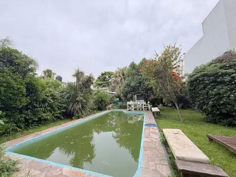 CASA DE 2 DORMITORIOS CON PILETA, CITY BELL.