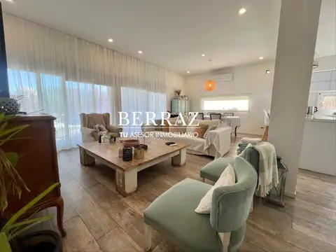 Casa en Alquiler con 2 cocheras