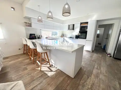 Casa 4 ambientes con 2 baños