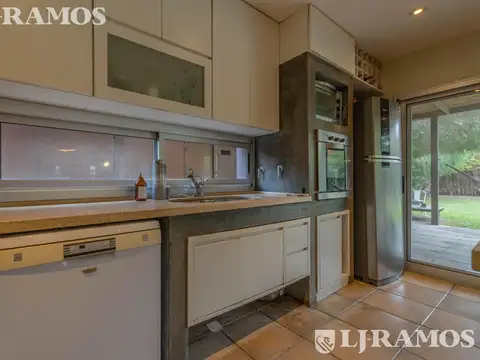 Casa 7 ambientes con 2 baños