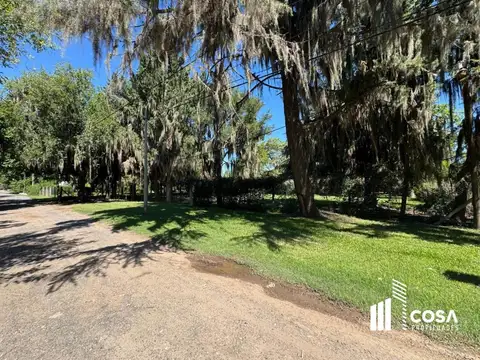 Terreno en venta 3.580 m² en el corazón de Funes ideal para desarrollos inmobiliarios.