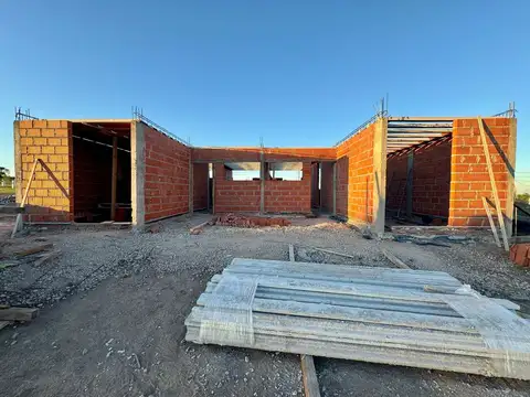 Casa 3 ambientes con 1 baño