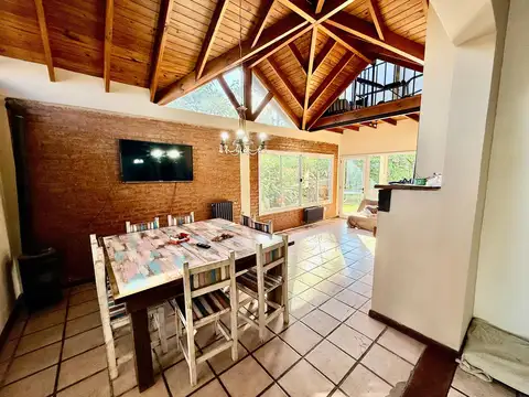 Casa en Venta con 3 cocheras