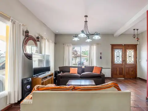 Casa 7 ambientes con 3 baños