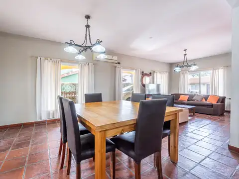 CASA EN VENTA EN JARDINES DE ESCOBAR C/PILETA