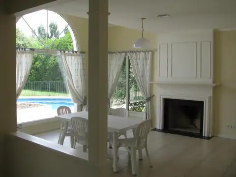 Casa 6 ambientes con 4 baños