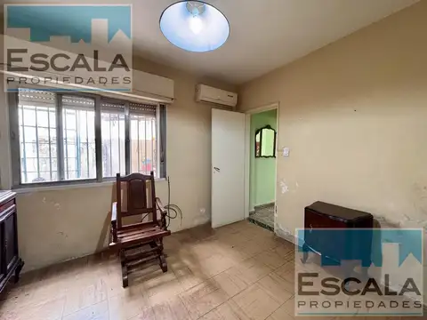 CASA INTERNA UN DORMITORIO CON PATIO