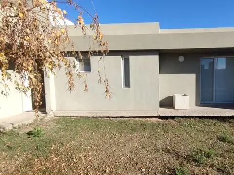 Casa moderna apta a crédito en fernandez oro