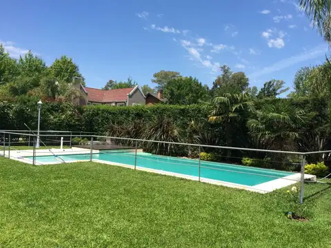 Casa en Venta con 4 cocheras