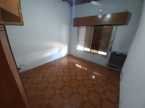 Casa 2 dormitorios con amplio parque