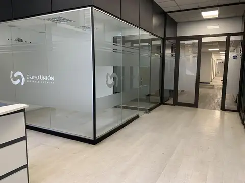 Importante local de 650mts2 con la mejor ubicacion en pleno Centro