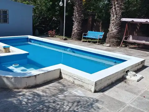 CASA QUINTA CON CANCHA DE TENIS EN SAUCE 