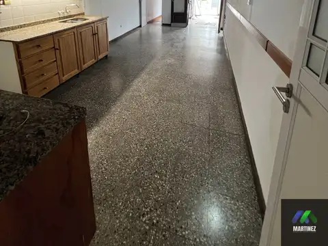 Casa 6 ambientes con 2 baños