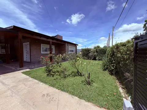 VENTA - CASA 2 DORMITORIOS CON PILETA - ACEQUIAS DEL AIRE ROLDAN