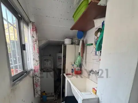 Casa con dos departamentos venta en bloque zona residencial