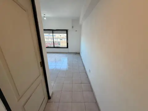 Departamento en Alquiler en Jose Leon Suarez, $ 380.000