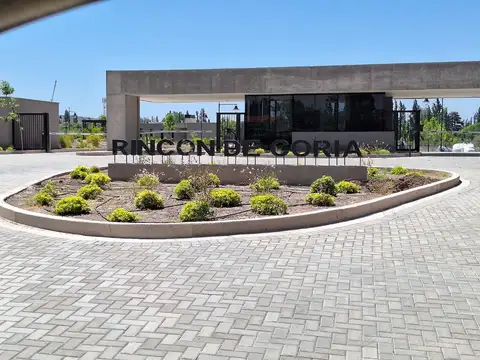 Vende lote en rincon de coria barrio privado