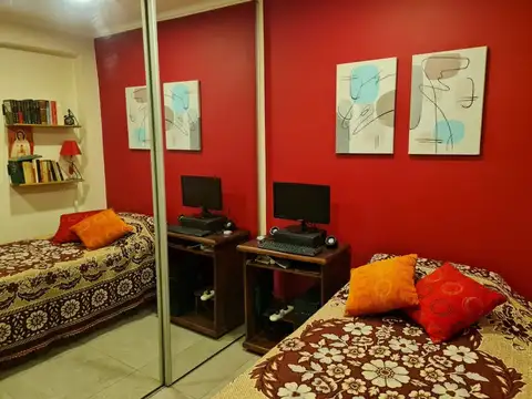 LANUS PH 2 amb. con construcción en Planta alta