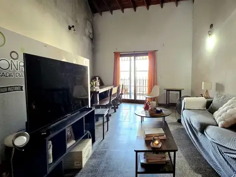 Venta PH 3 ambientes con local en lote de 245m2
