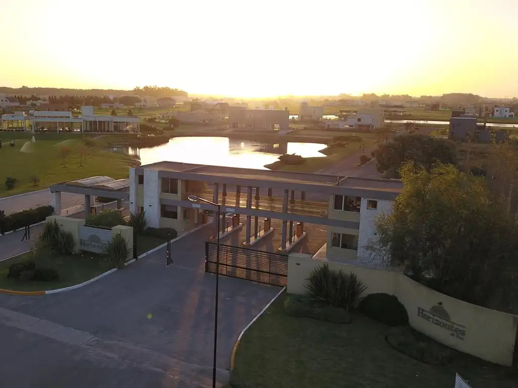 LOTE A LAGUNA EN VENTA BARRIO HORIZONTES AL SUR-CANNING