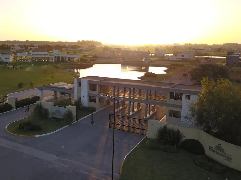 Terreno - 754  m² Total | 20  mts Frente | 35  mts Fondo