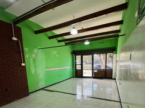 Local en alquiler de 38 Mt2 sobre Av. Mitre - Villa Dominico