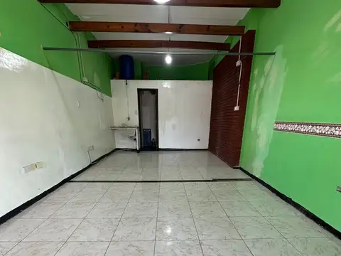 Local en alquiler de 38 Mt2 sobre Av. Mitre - Villa Dominico