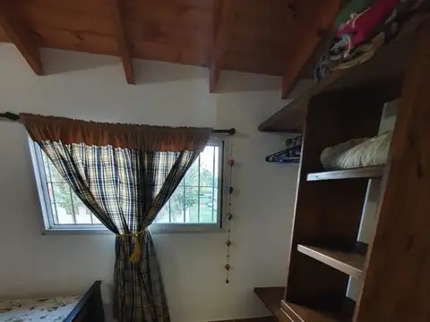 Casa 4 Ambientes con Cochera. Excelente Estado