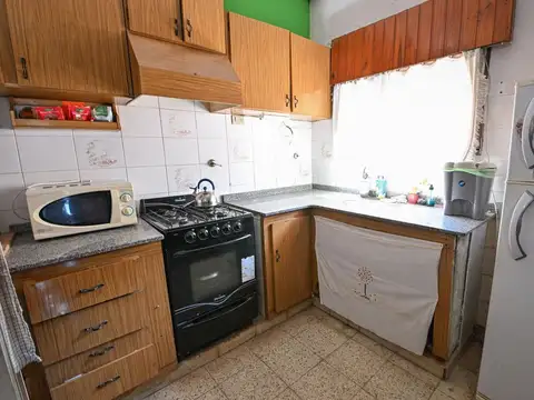 Casa 6 ambientes con 1 baño