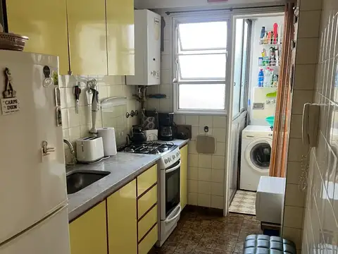3 ambientes al frente 2°piso por escalera con balcon corrido hiper luminoso 