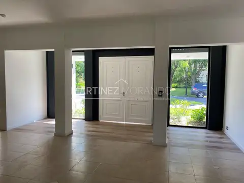 Casa 6 ambientes con 5 baños