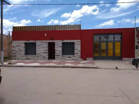 CASA TRES DORMITORIOS ALMAFUERTE CENTRO