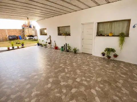 VENDE CASA EN VARELA 3 AMBIENTES