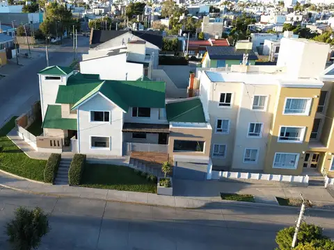 Casa en venta - 3 dormitorios - Quincho - Divina!