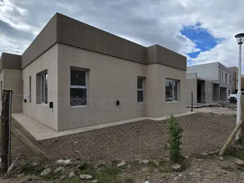 Casa en Venta en Plottier, USD 258.000