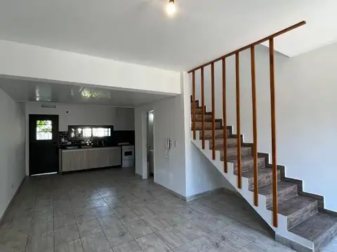 Depto Tipo Casa 3 ambientes con 2 baños