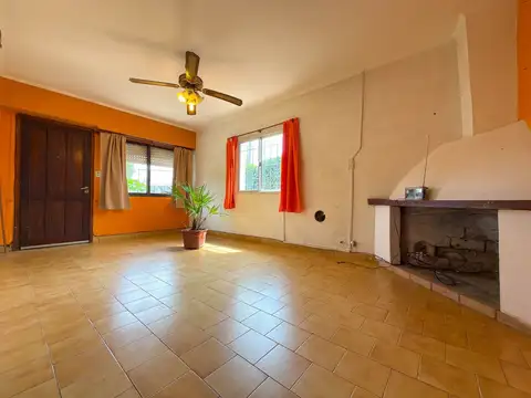 VENTA DE CASA DE DOS DORMITORIOS, TANDIL.