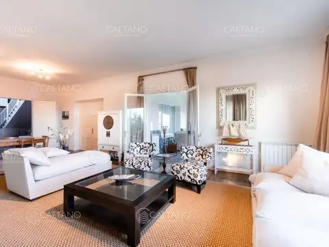 Venta casa 8 dormitorios primera línea playa mansa Punta del Este