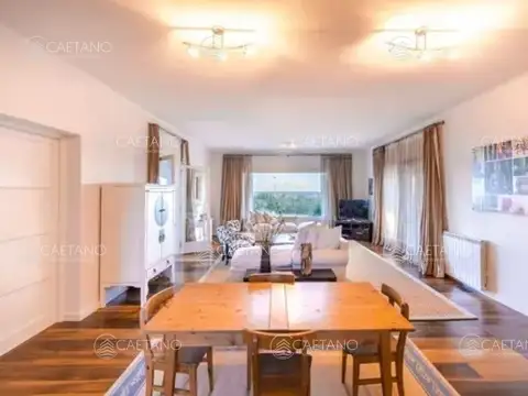 Casa 9 ambientes con 8 baños