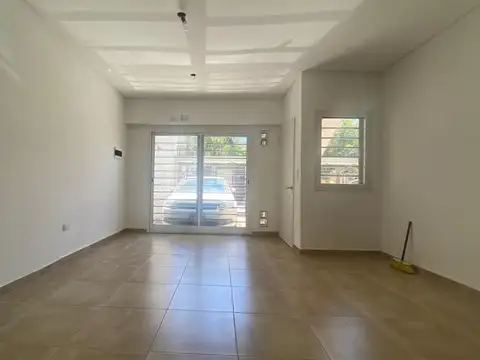 Moderno PH con Patio y Cochera en hermosa zona de Devoto!