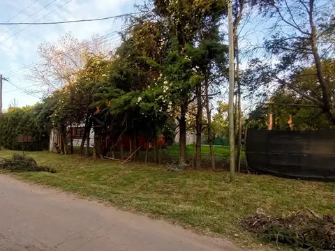 Lote con Pileta en Barrio El Cazador - Belén de Escobar - Luz y Agua