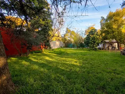 Lote con Pileta en Barrio El Cazador - Belén de Escobar - Luz y Agua